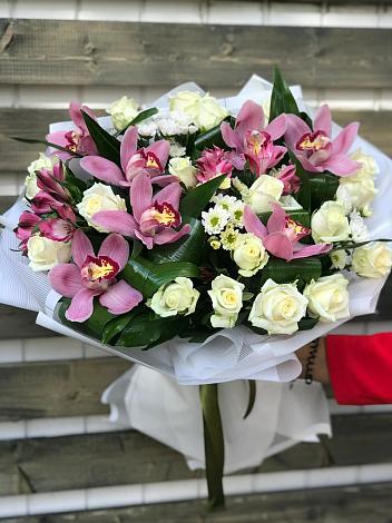 Букет цветов из: Розы и Хризантемы в Ртищево