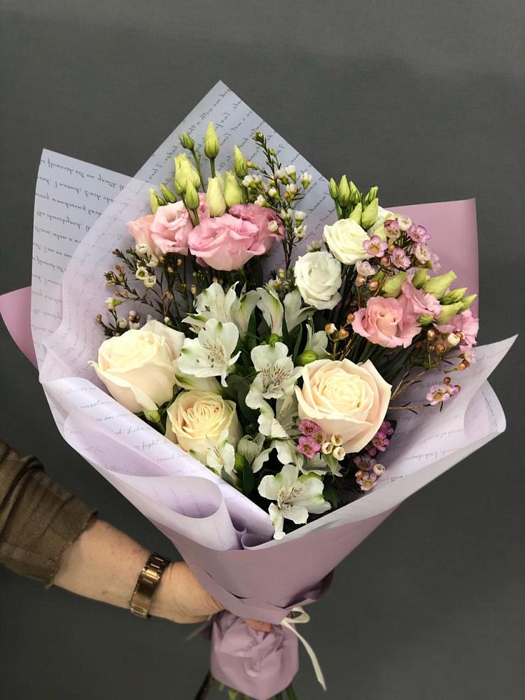 Букет цветов из: Альстромерии, Розы и Лизиантусы в Ртищево