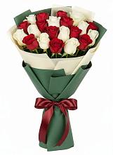Букет Микс из красных и белых роз в Ртищево