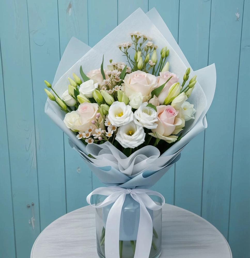 Букет цветов из: Розы и Лизиантусы в Ртищево