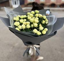 Букет Белые кустовые розы Солинеро в Ртищево