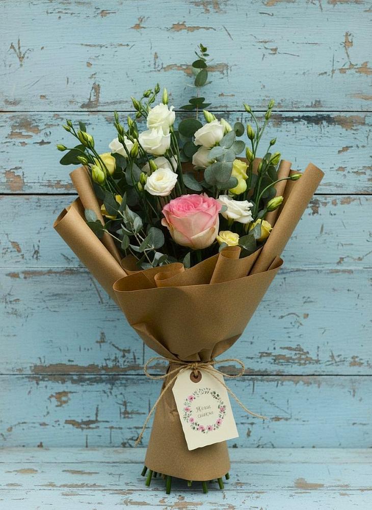 Букет цветов из: Розы и Лизиантусы в Ртищево