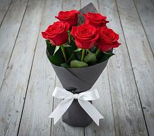 Букет 5 Красных роз Эдлесс Лав в Ртищево