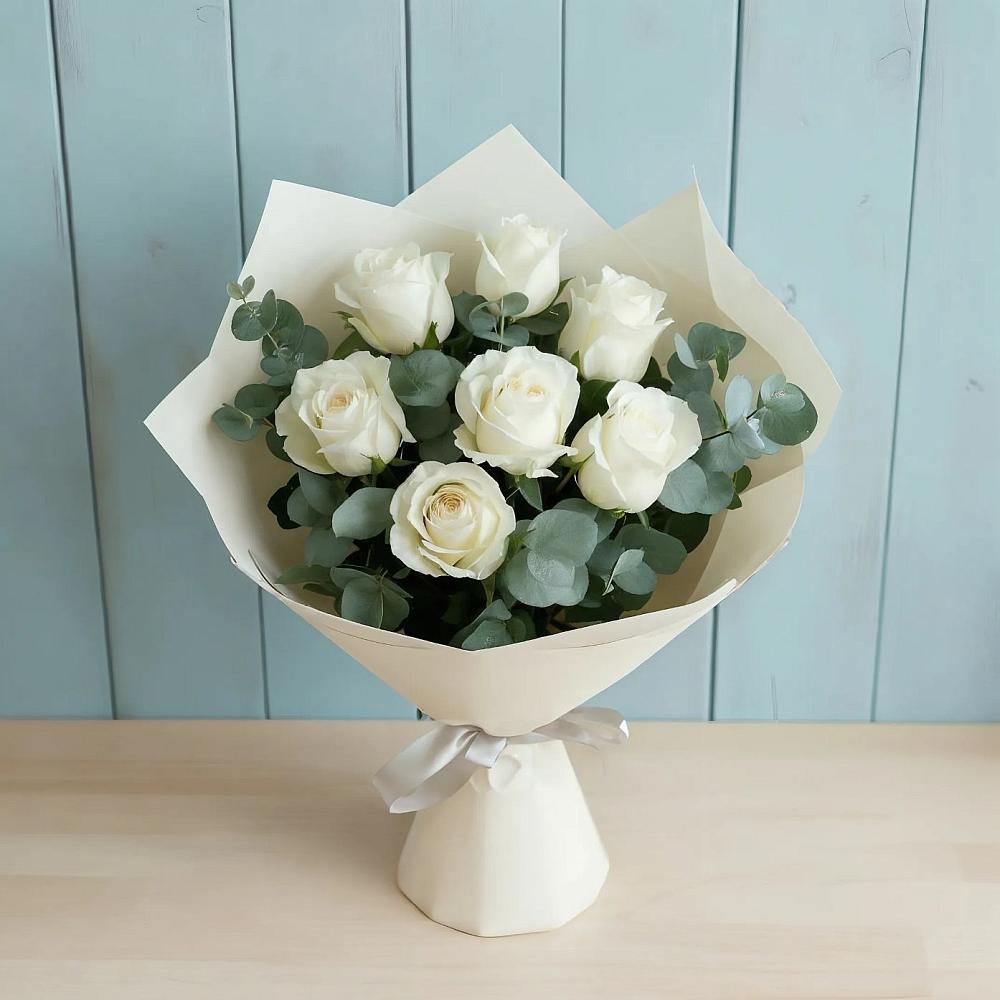 Букет Белые розы в Эвкалипте в Ртищево