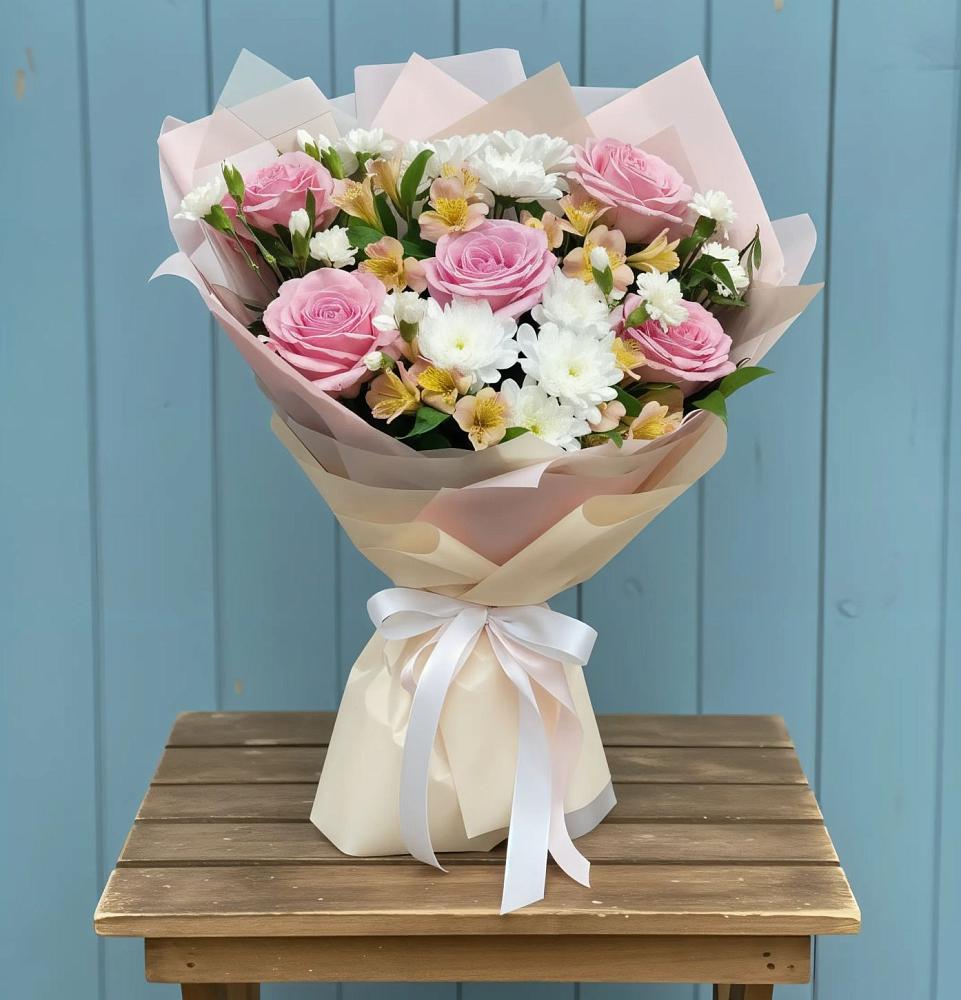 Букет цветов из: Гвоздики, Орхидеи и Розы в Ртищево