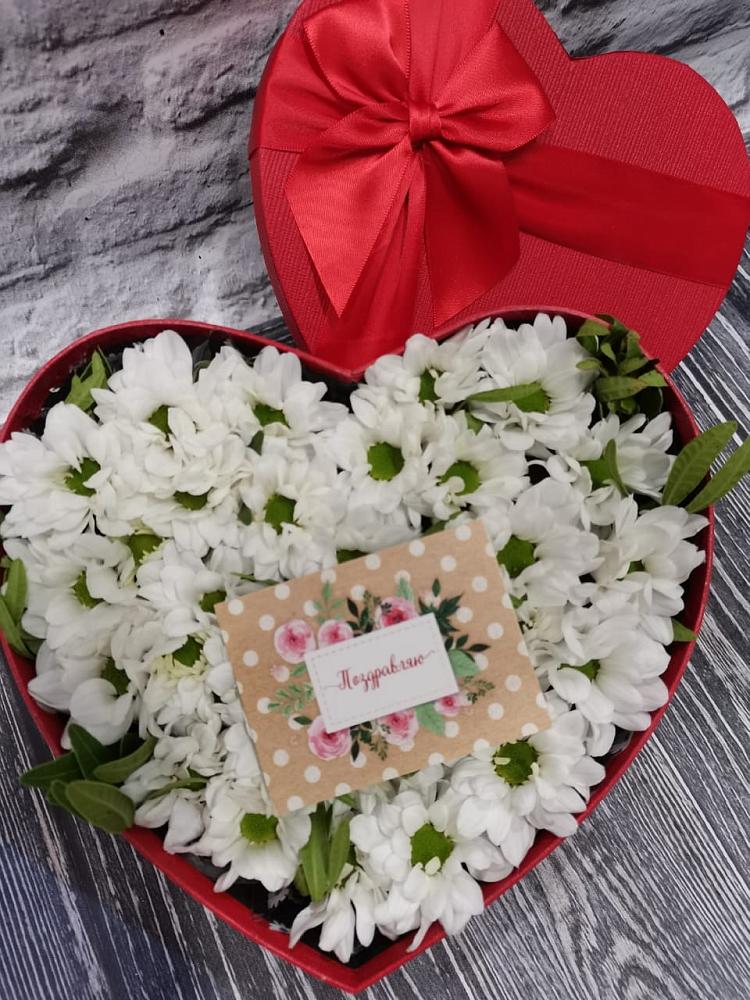 Цветочная композиция из Хризантемы в виде сердца в Ртищево