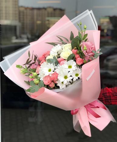 Букет цветов из: Розы, Лизиантусы и Хризантемы в Ртищево