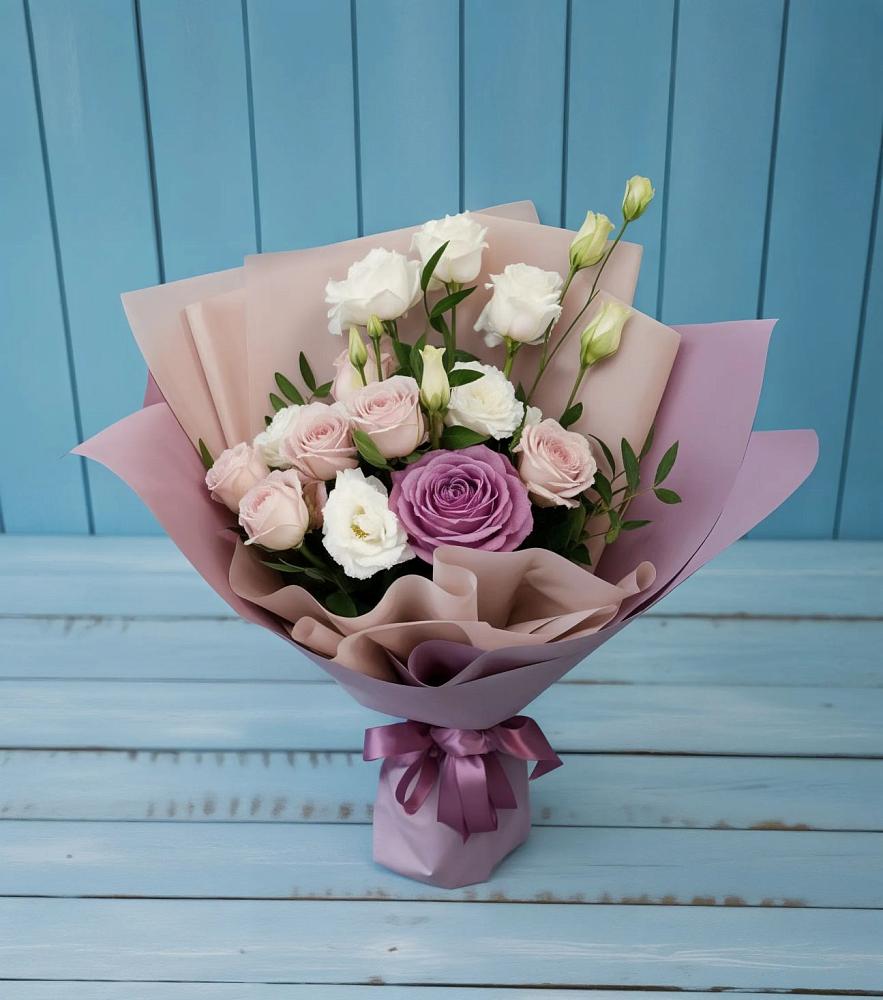 Букет цветов из: Розы и Лизиантусы в Ртищево